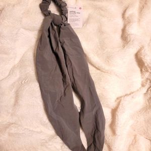 Lululemon Uplifting Scrunchie